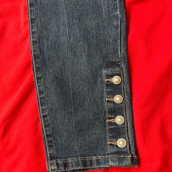 NWT—CeCe Women's Dark Blue Skinny Jeans with Button Accents - Picture 2 of 8
